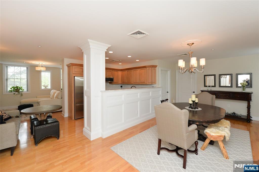 5303 Rio Vista Drive Mahwah, NJ 07430 - Photo 2 of 10