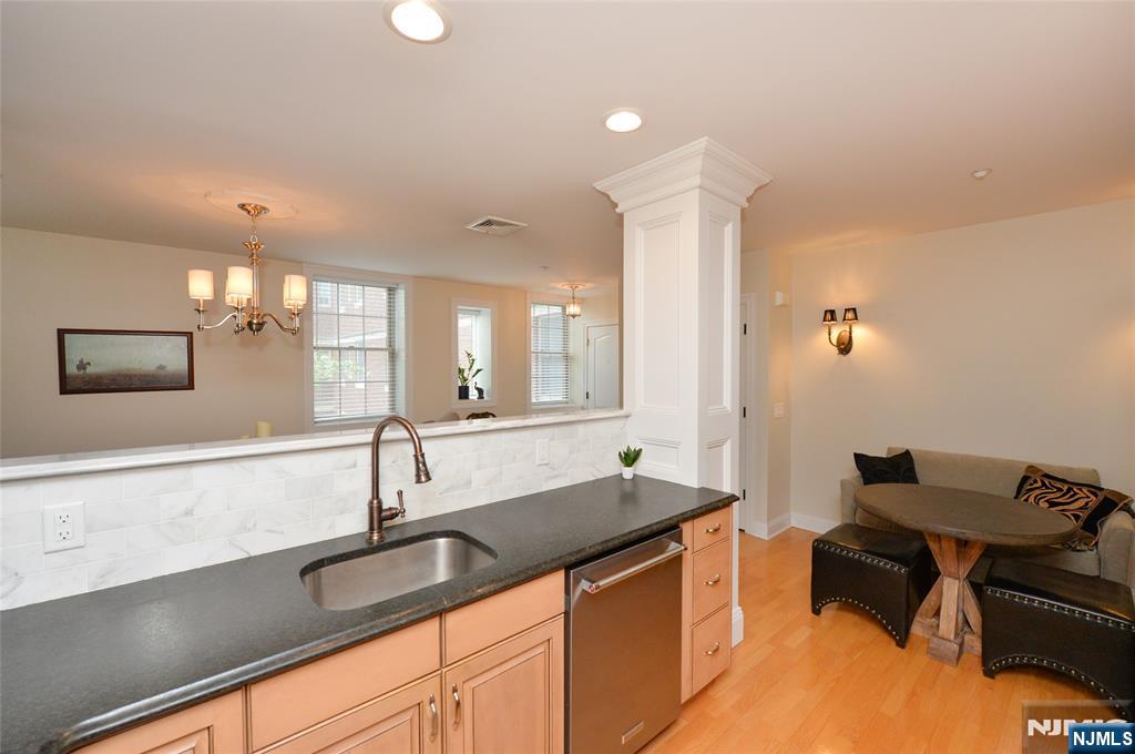5303 Rio Vista Drive Mahwah, NJ 07430 - Photo 5 of 10