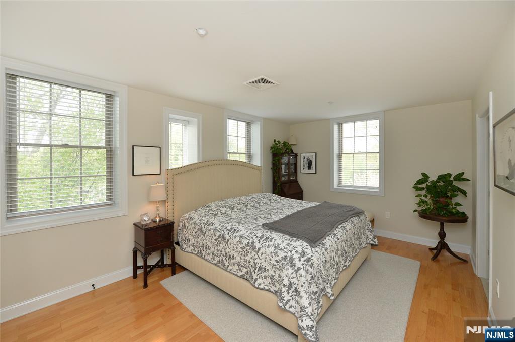 5303 Rio Vista Drive Mahwah, NJ 07430 - Photo 8 of 10