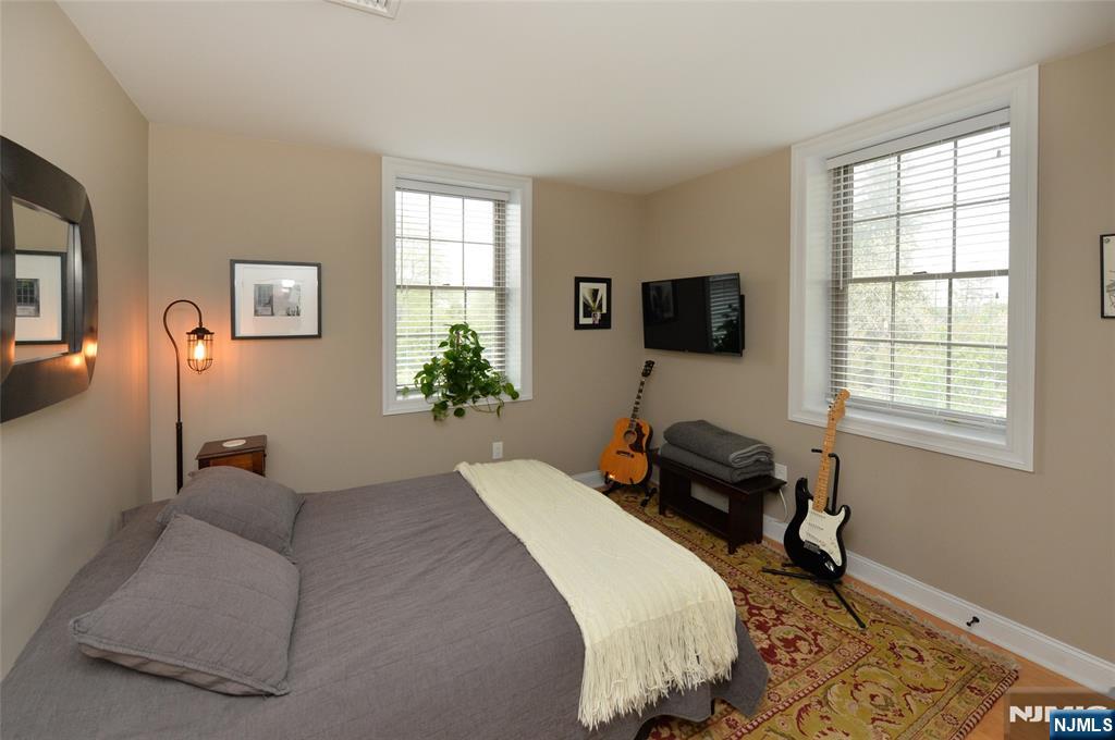 5303 Rio Vista Drive Mahwah, NJ 07430 - Photo 9 of 10