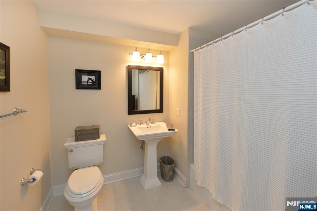 5303 Rio Vista Drive Mahwah, NJ 07430 - Photo 10 of 10