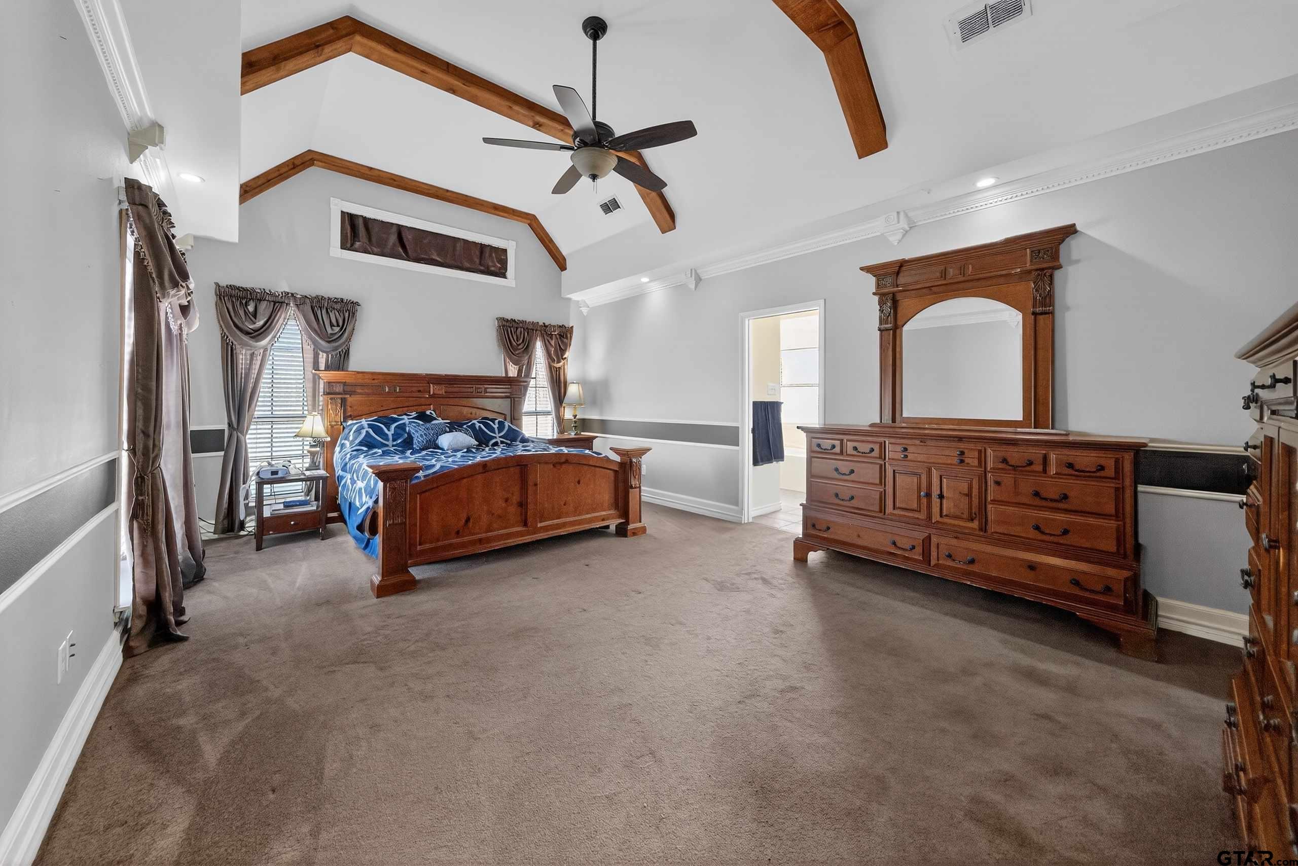 781 Highway 19 Edgewood, TX 75117 - Photo 31 of 48 a living room with furniture and a dresser