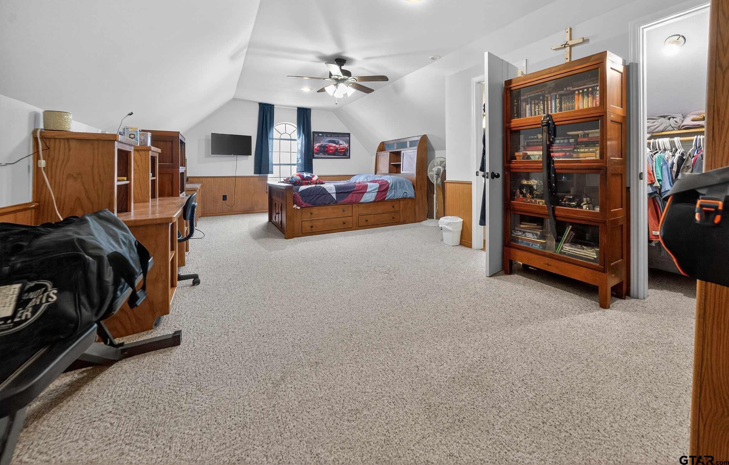 781 Highway 19 Edgewood, TX 75117 - Photo 37 of 48 a living room with furniture and a flat tv screen
