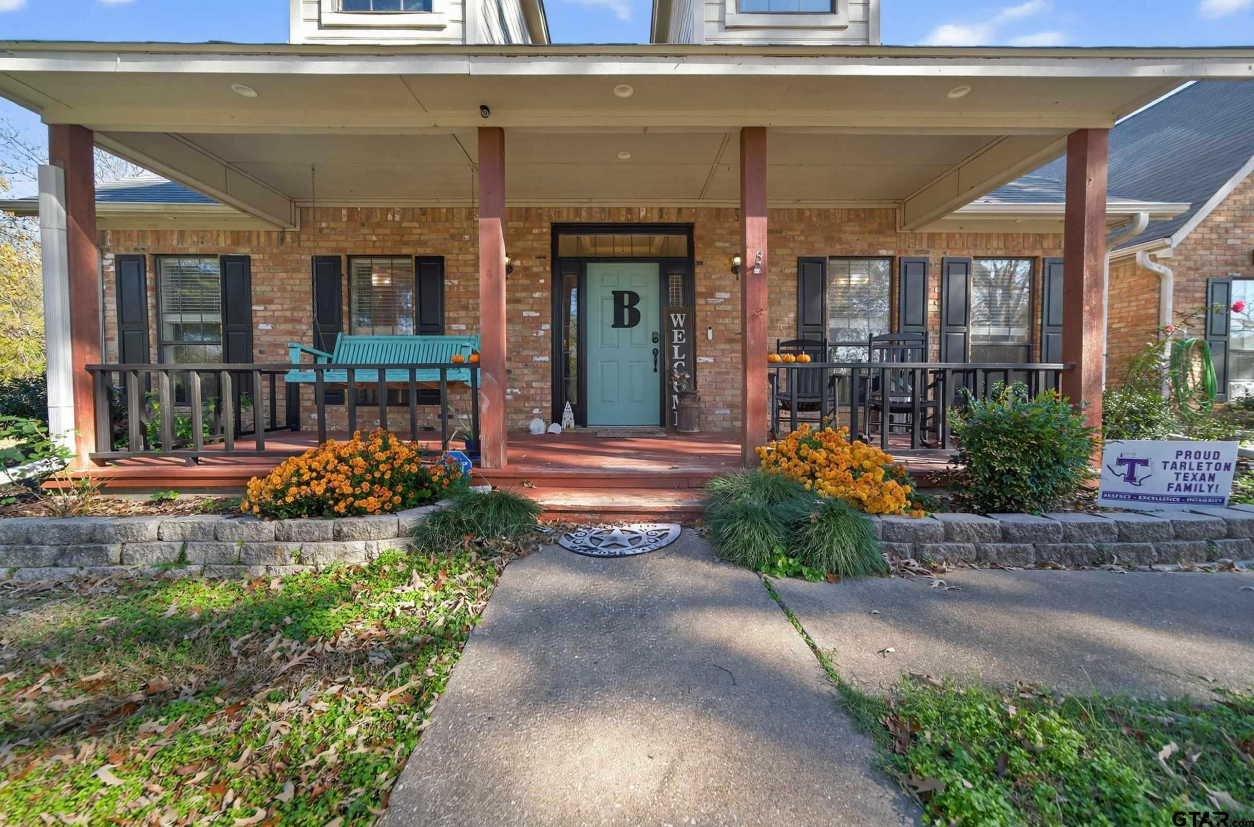 781 Highway 19 Edgewood, TX 75117 - Photo 4 of 48 a front view of a house with garden