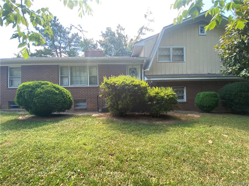 241 Nottoway Falls Road Kenbridge, VA 23944 - Photo 2 of 29 a front view of a house with garden