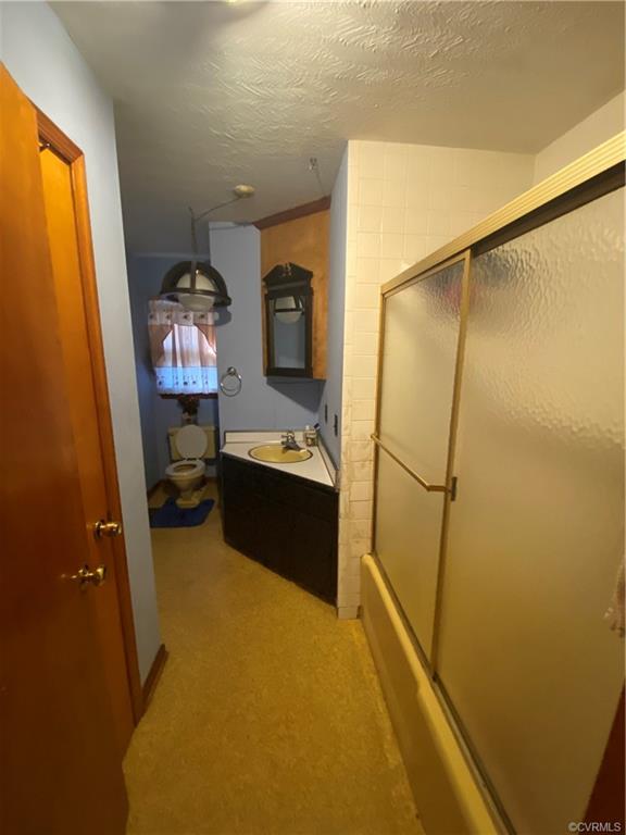 241 Nottoway Falls Road Kenbridge, VA 23944 - Photo 13 of 29 a bathroom with a tub sink and mirror