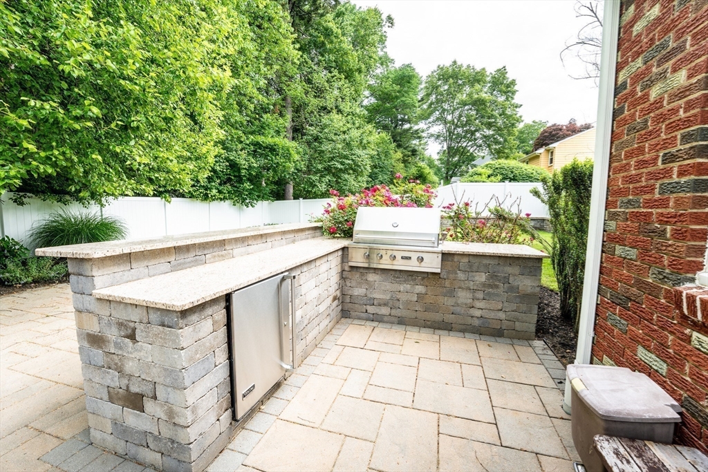 5 Albemarle Road Norwood, MA 02062 - Photo 7 of 32