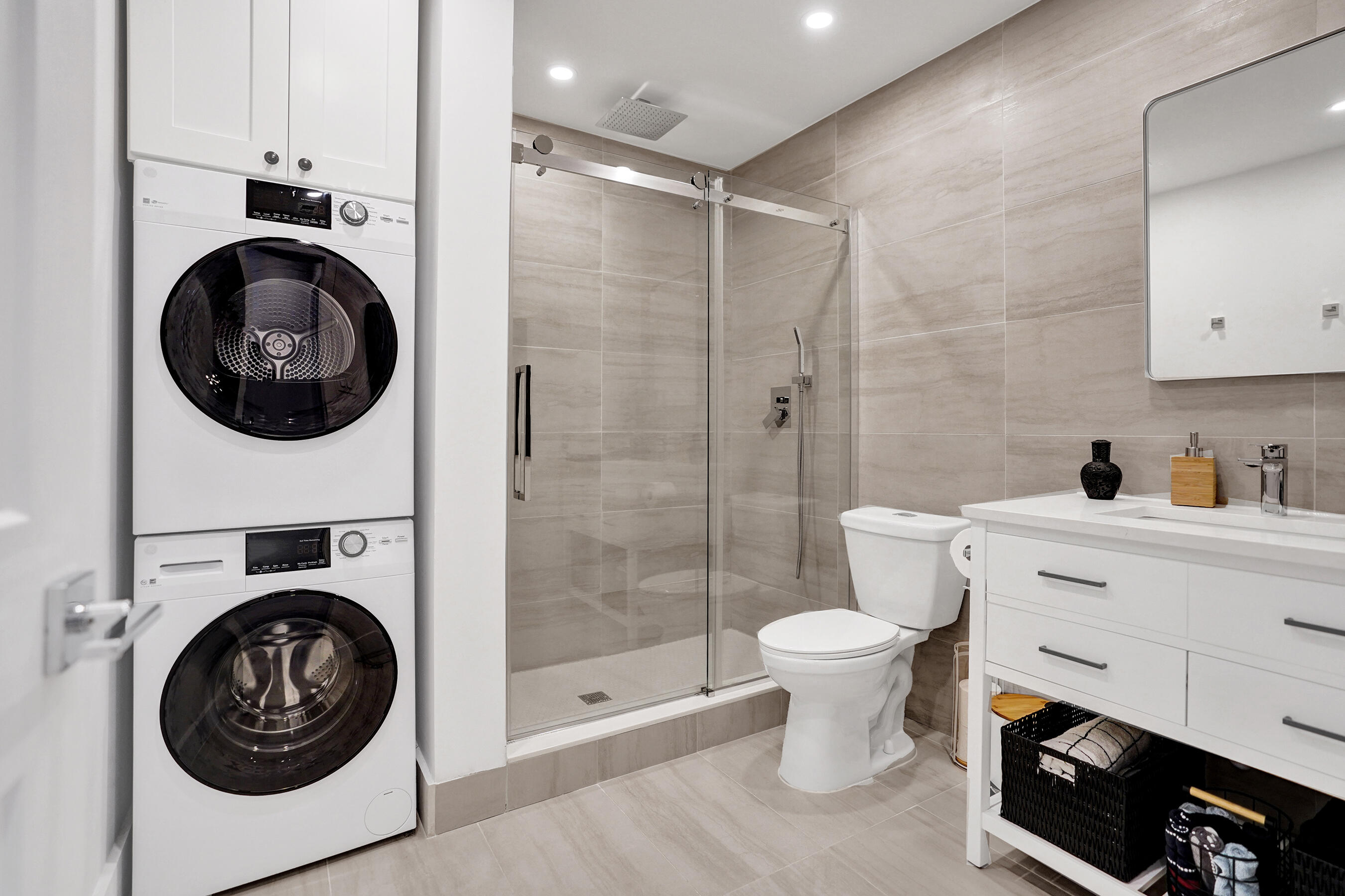 9293 Vista Del Lago, Unit 15F Boca Raton, FL 33428 - Photo 23 of 42 a view of a hallway with washer and dryer