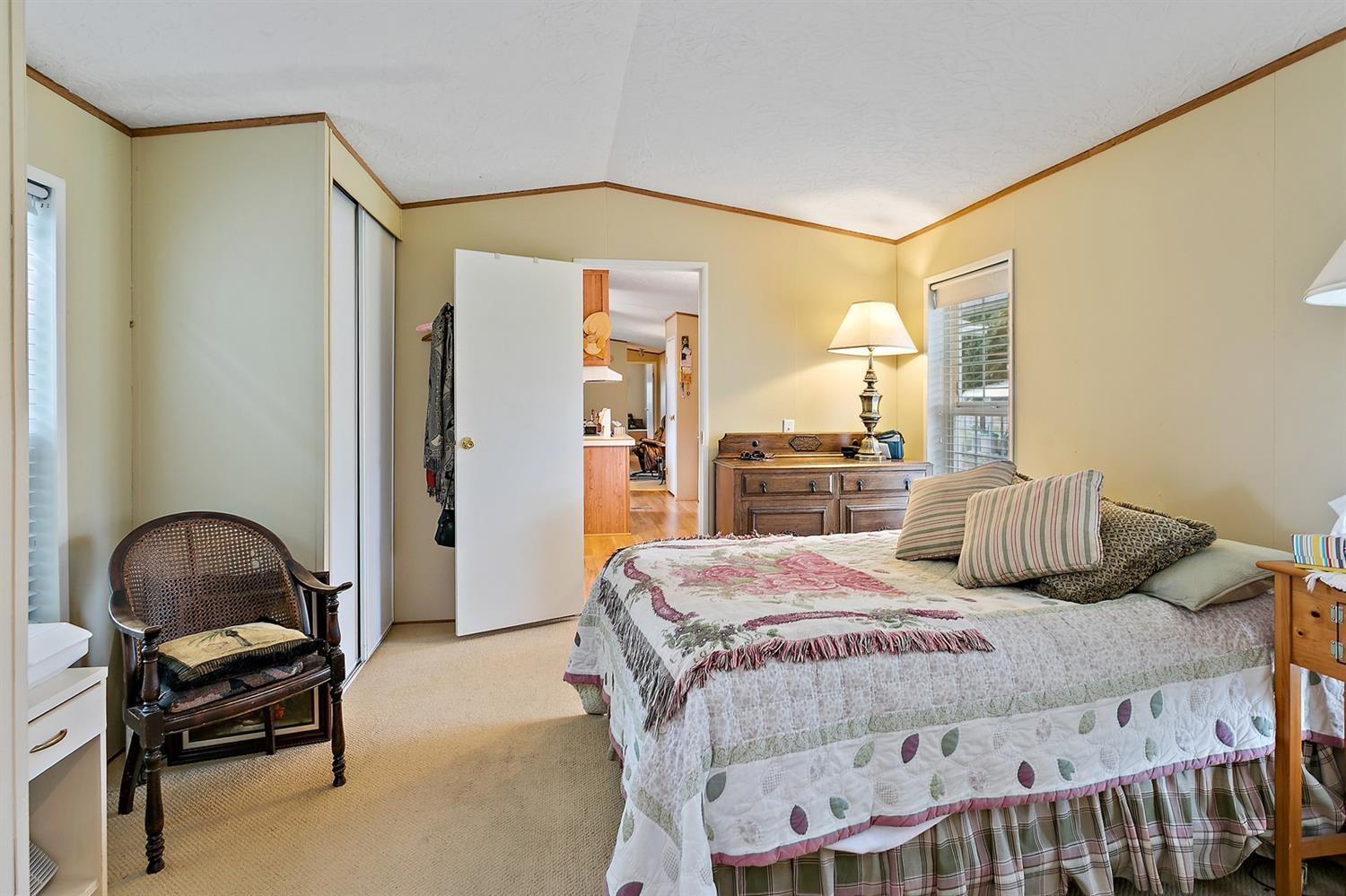 4930 Leonard Road Grants Pass, OR 97527 - Photo 13 of 33 a bedroom with a bed and a window