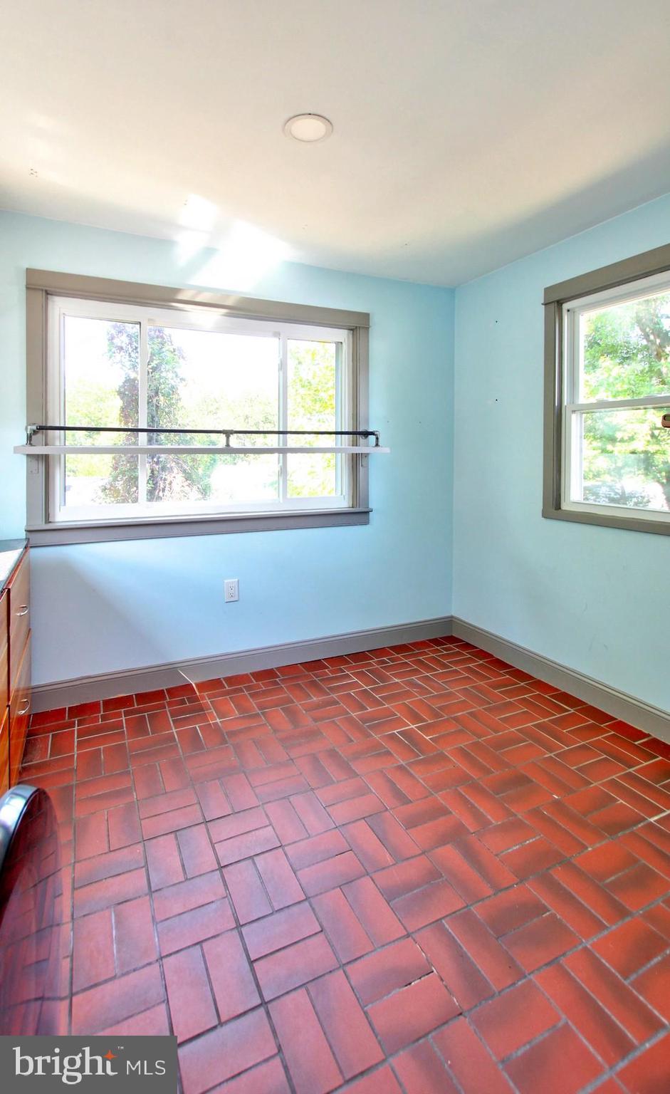 11808 Goodloe Road Silver Spring, MD 20906 - Photo 19 of 57 an empty room with a window