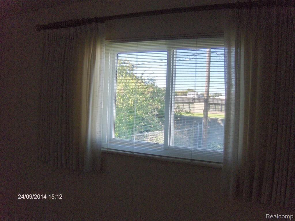12139 Diegel Road Warren, MI 48093 - Photo 10 of 31 014.jpg