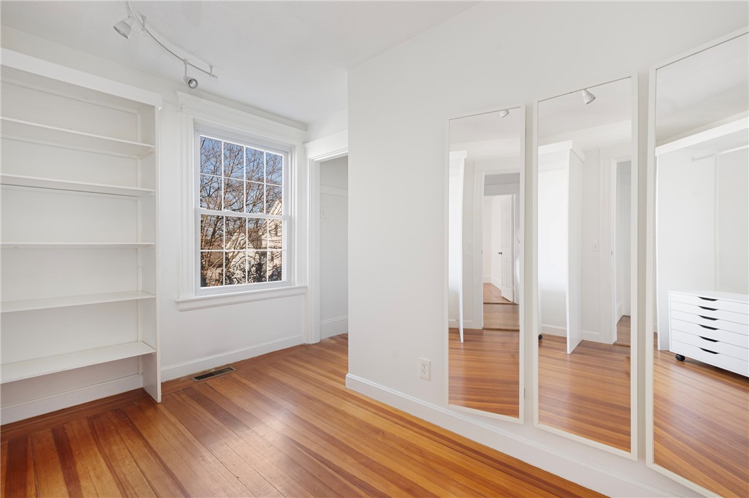 33 Evergreen Street Providence, RI 02906 - Photo 21 of 47