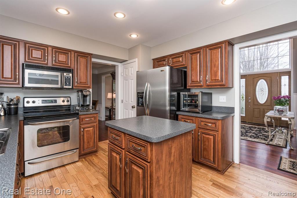 187 Saxon Court Rochester Hills, MI 48307 - Photo 12 of 47