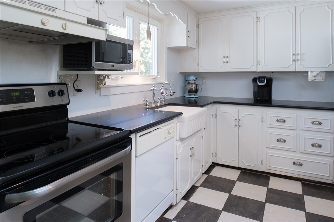 409 Middle Road East Greenwich, RI 02818 - Photo 6 of 35 Gallery Image 6