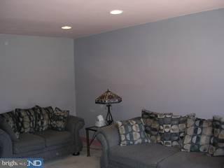 1347 Farrington Road Philadelphia, PA 19151 - Photo 2 of 6 Gallery Image 2