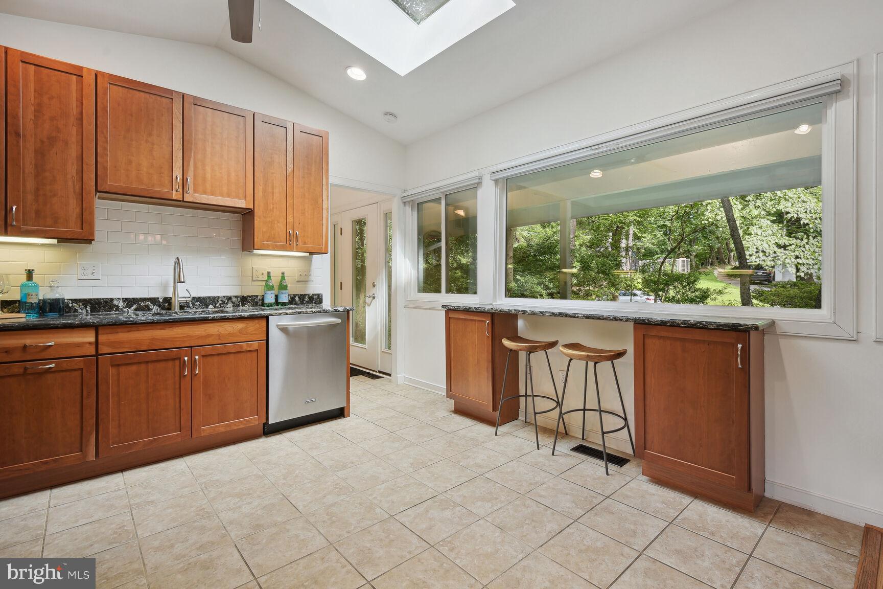 7705 Glenmore Spring Way Bethesda, MD 20817 - Photo 5 of 30 Enjoy breakfast with views