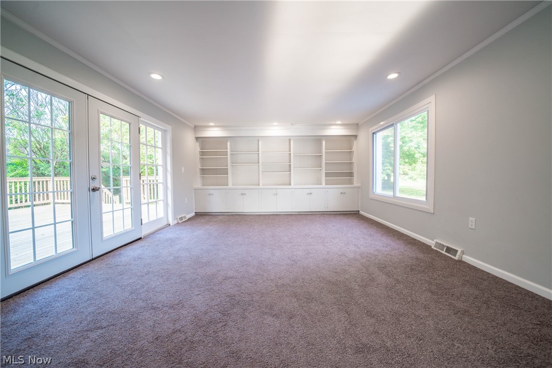 4635 Green Road Cleveland, OH 44128 - Photo 11 of 35