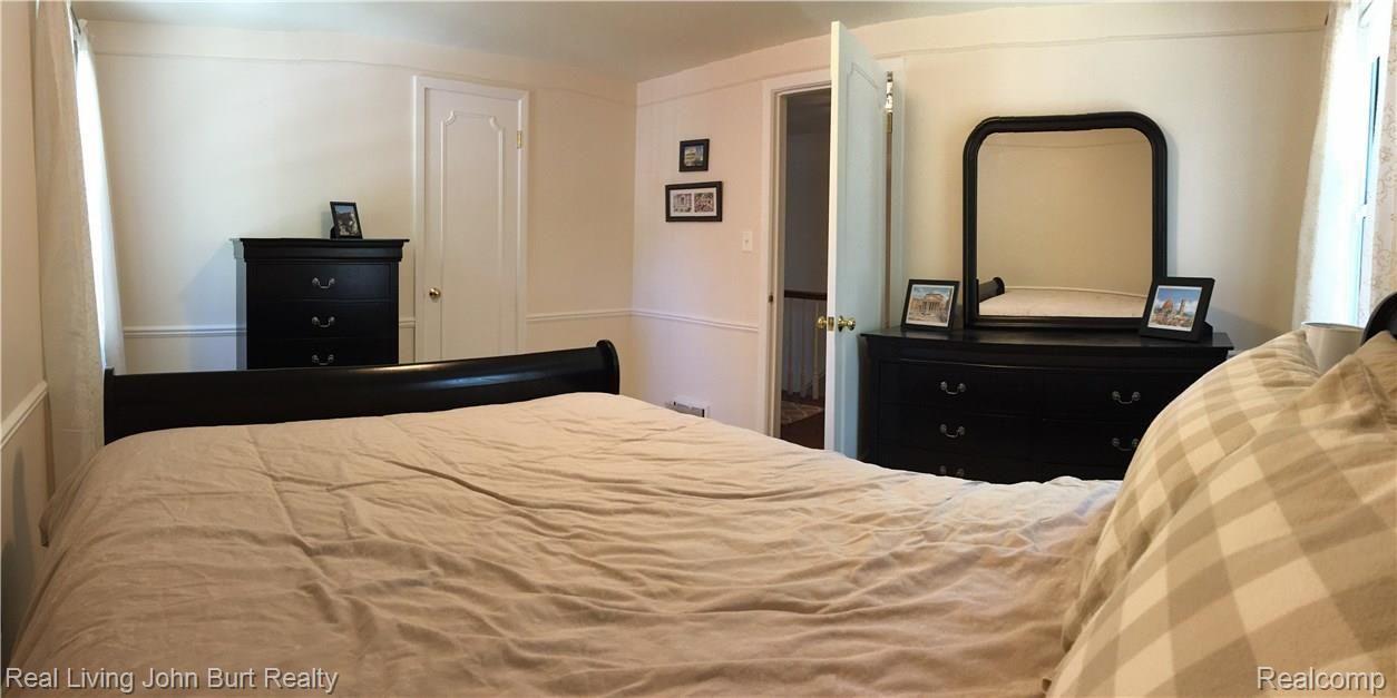 1813 Broadstone Road Grosse Pointe, MI 48236 - Photo 31 of 36 33.JPG