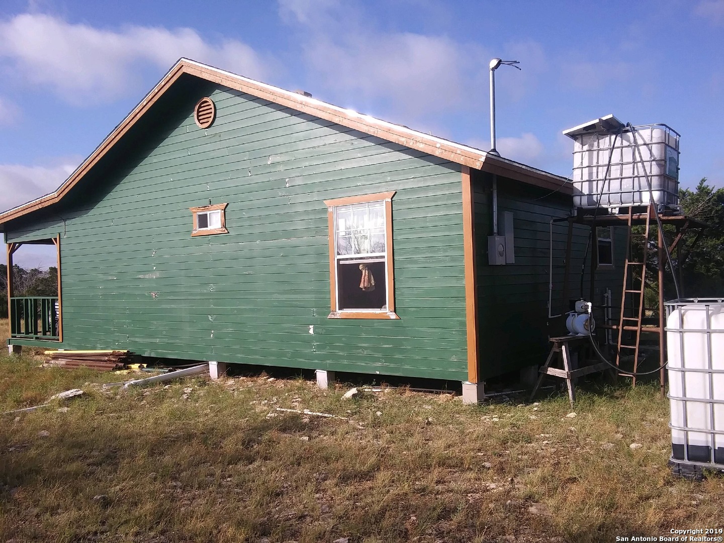 1052 Steep Road Del Rio, TX 78840 - Photo 2 of 25 a front view of a house