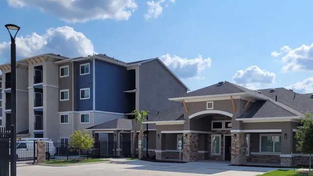 $917 | 3500 Magic Drive, San Antonio, TX 78229