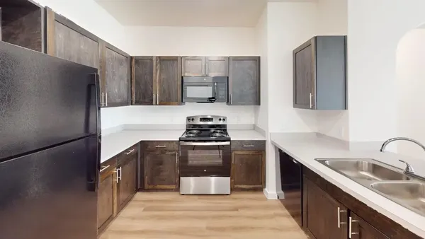 $917 | 3500 Magic Drive, San Antonio, TX 78229