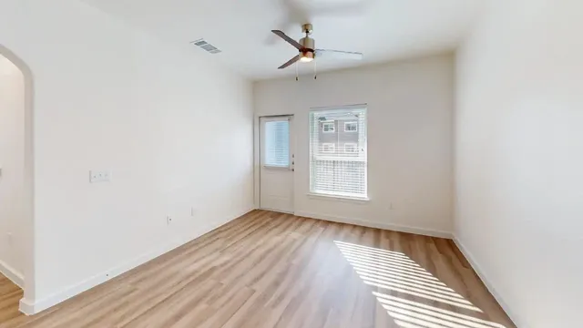 $917 | 3500 Magic Drive, San Antonio, TX 78229