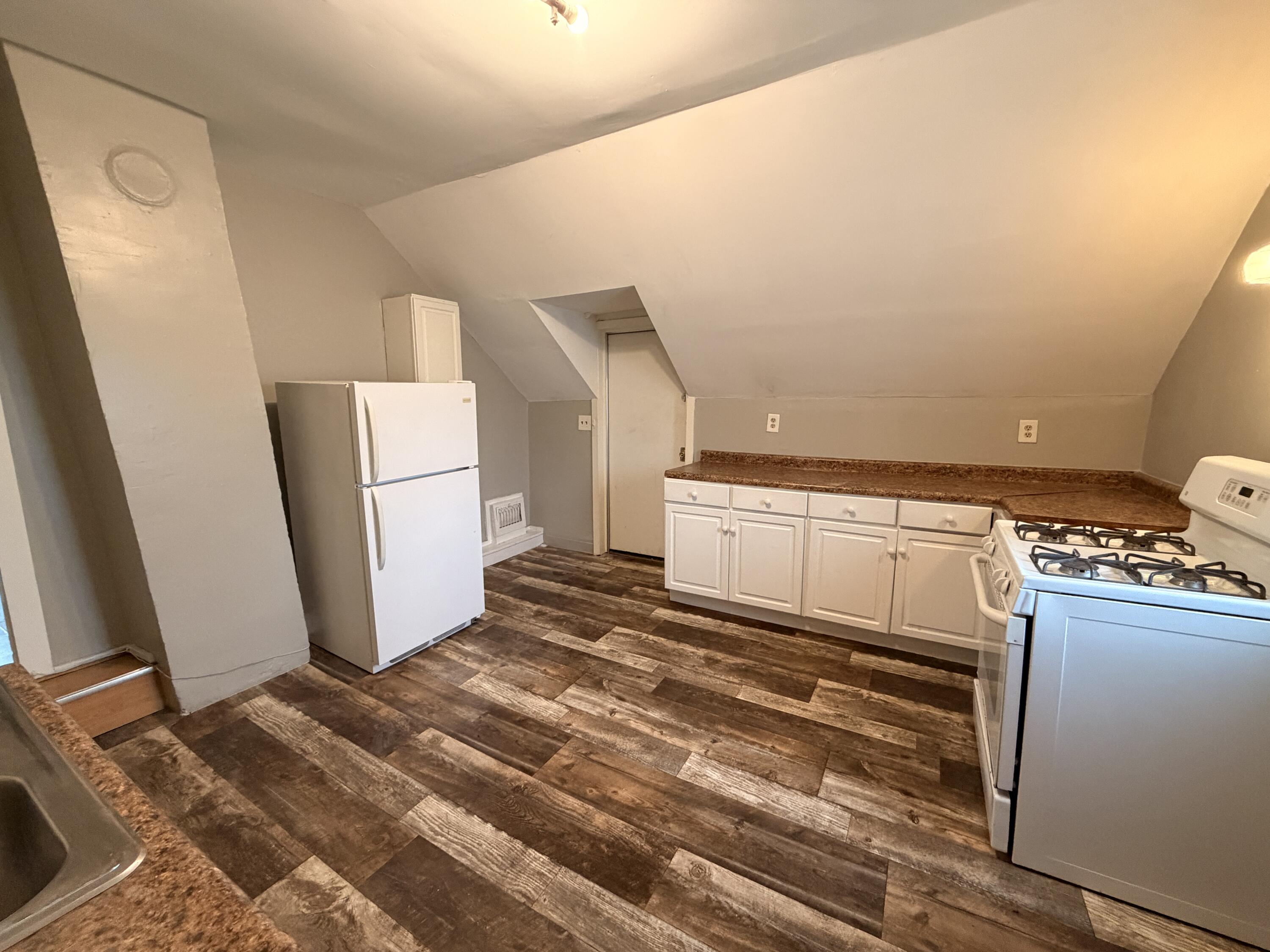 1623 Maple Street Racine, WI 53404 - Photo 5 of 15 Kitchen