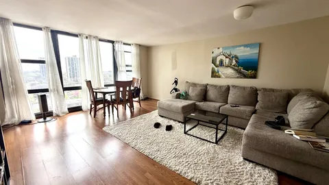 $160,000 | 2605 South Indiana Avenue, Unit 1008, Chicago, IL 60616
