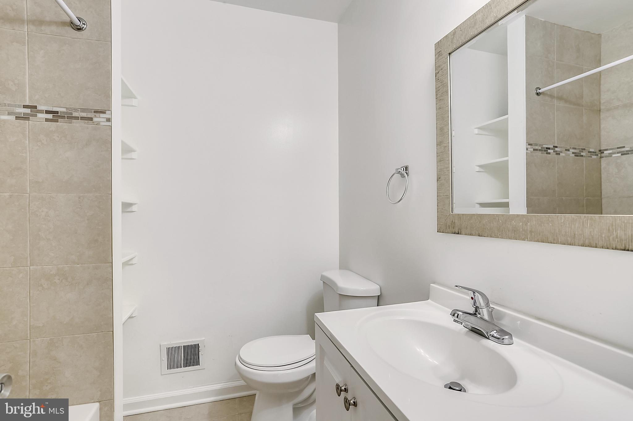 7025 Leebrad Street Springfield, VA 22151 - Photo 12 of 32 Principal Bedroom bath.