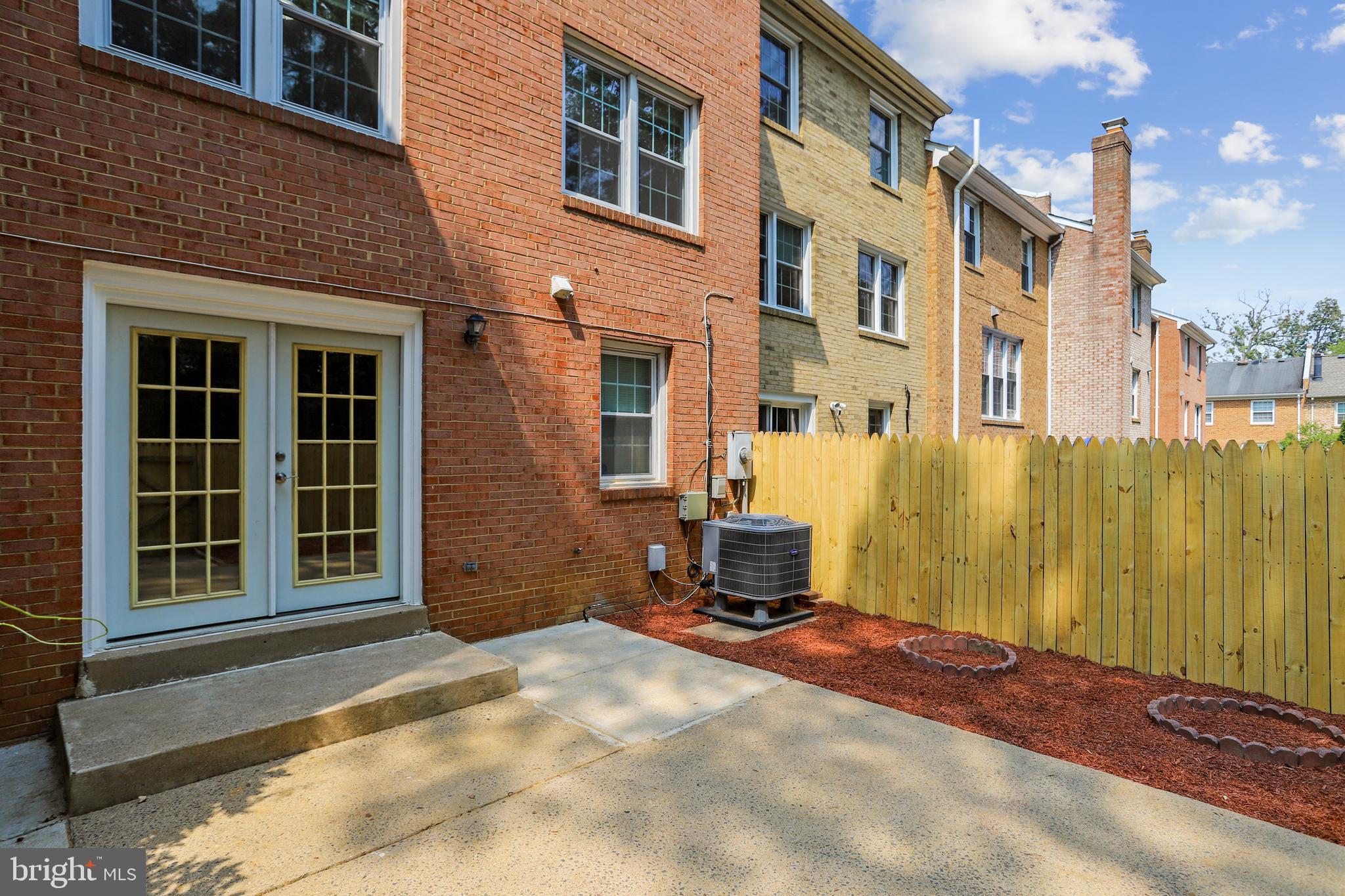 7025 Leebrad Street Springfield, VA 22151 - Photo 26 of 32 EZ in and out basement.