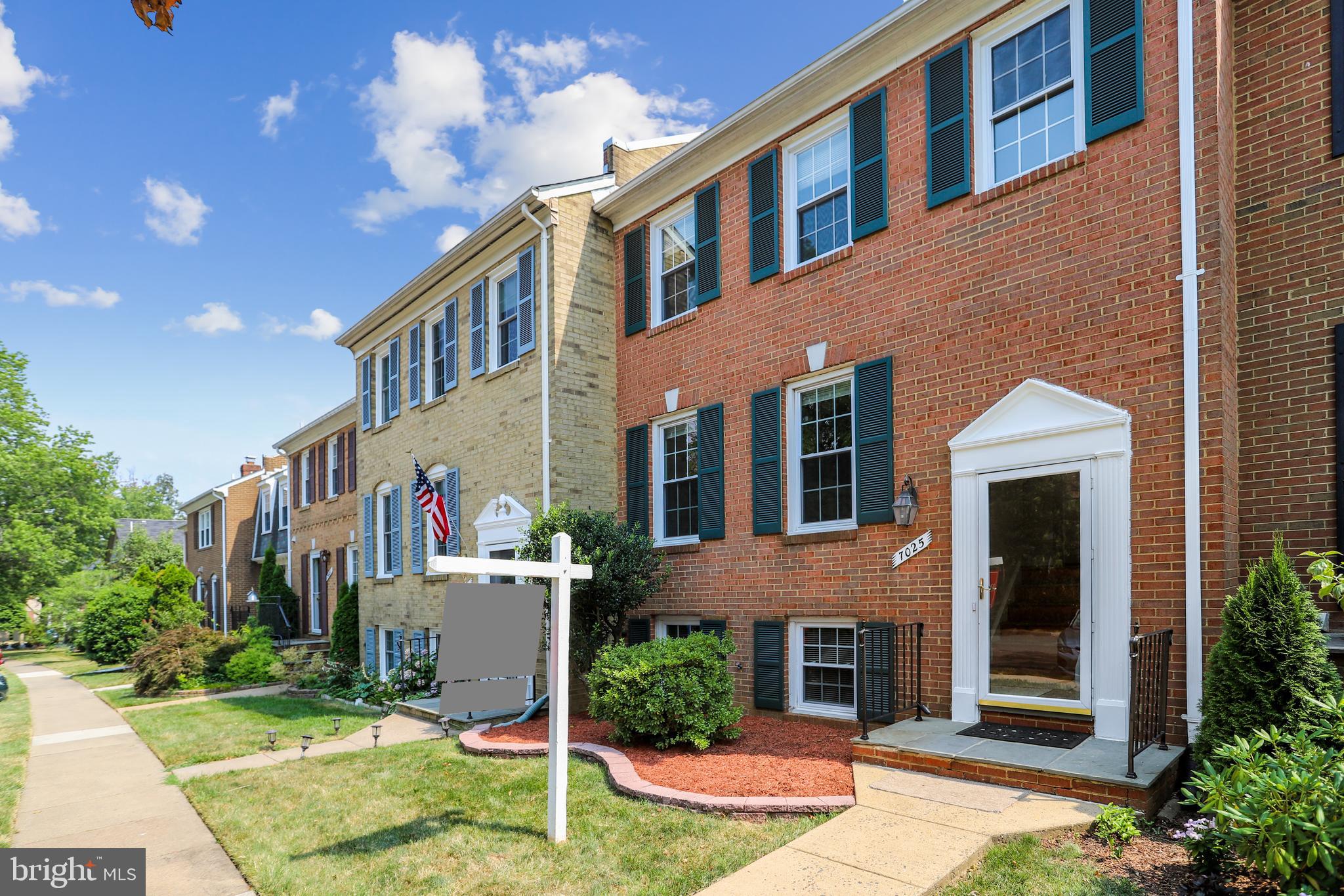 7025 Leebrad Street Springfield, VA 22151 - Photo 30 of 32 Convenient sidewalks.