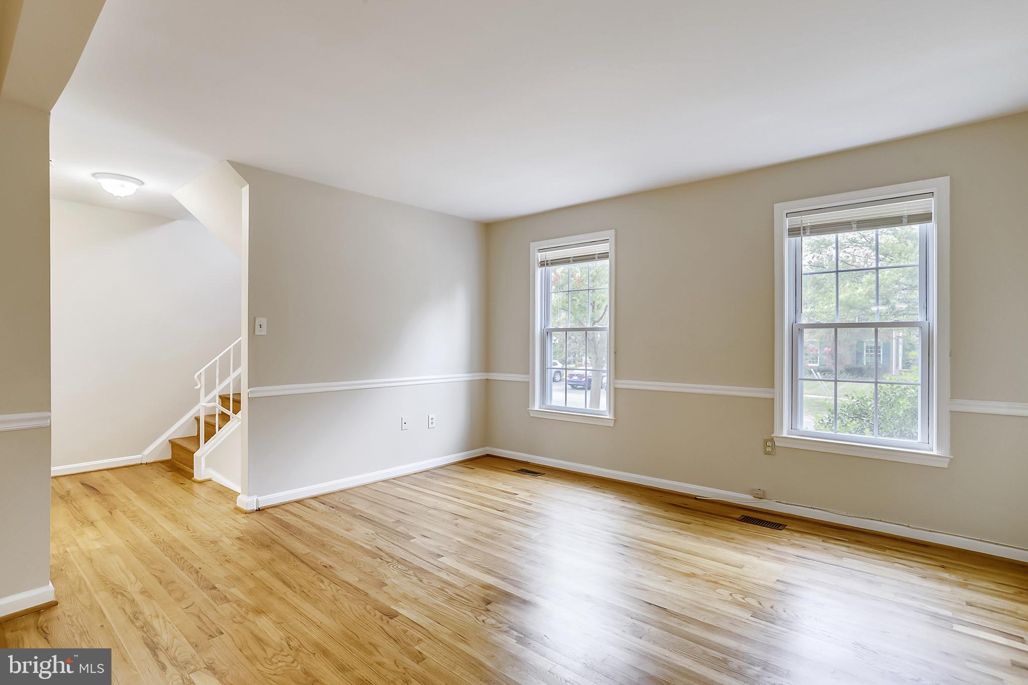 7025 Leebrad Street Springfield, VA 22151 - Photo 4 of 32 Inviting bright dining room.