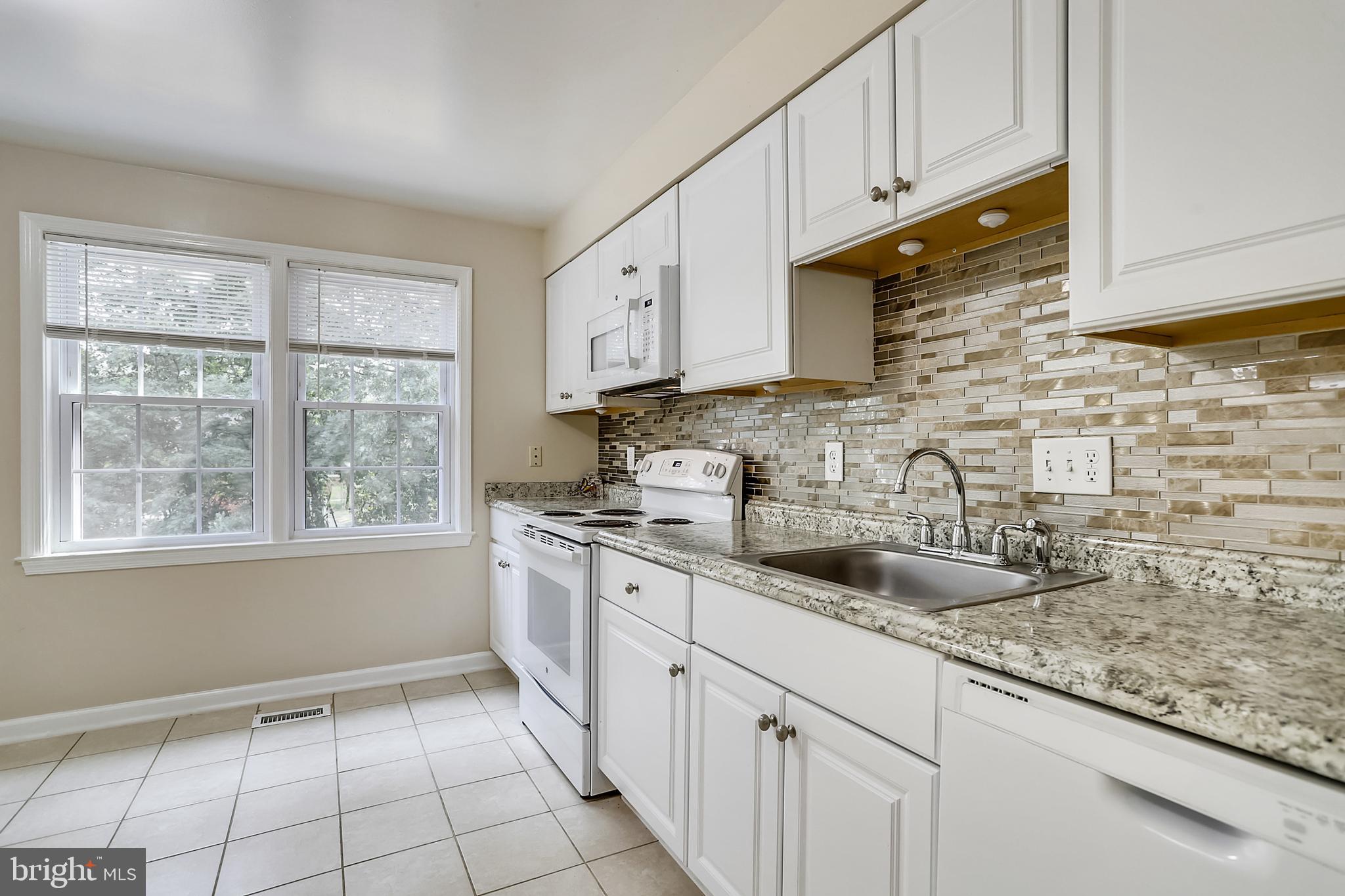 7025 Leebrad Street Springfield, VA 22151 - Photo 6 of 32 Kitchen backsplash.