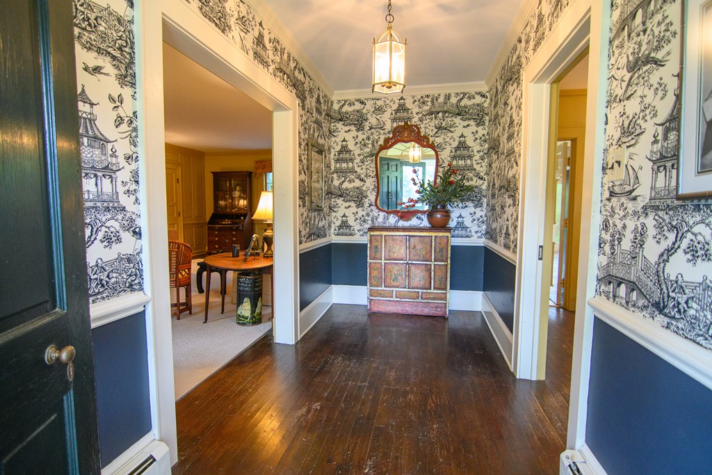 23347 Back Street Accomac, VA 23301 - Photo 5 of 44 Foyer