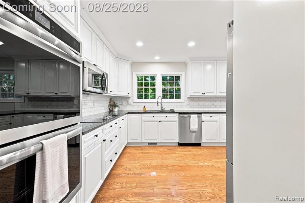 30249 Westgate Road Farmington Hills, MI 48334 - Photo 9 of 46 Gallery Image 9