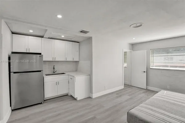 $1,300 | 5657 Grant Street, Unit 5, Hollywood, FL 33021