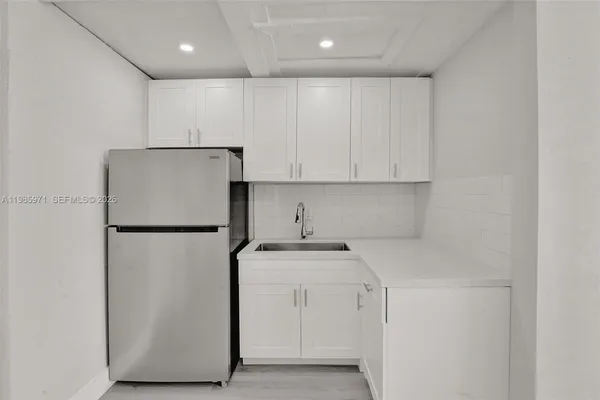 $1,300 | 5657 Grant Street, Unit 5, Hollywood, FL 33021