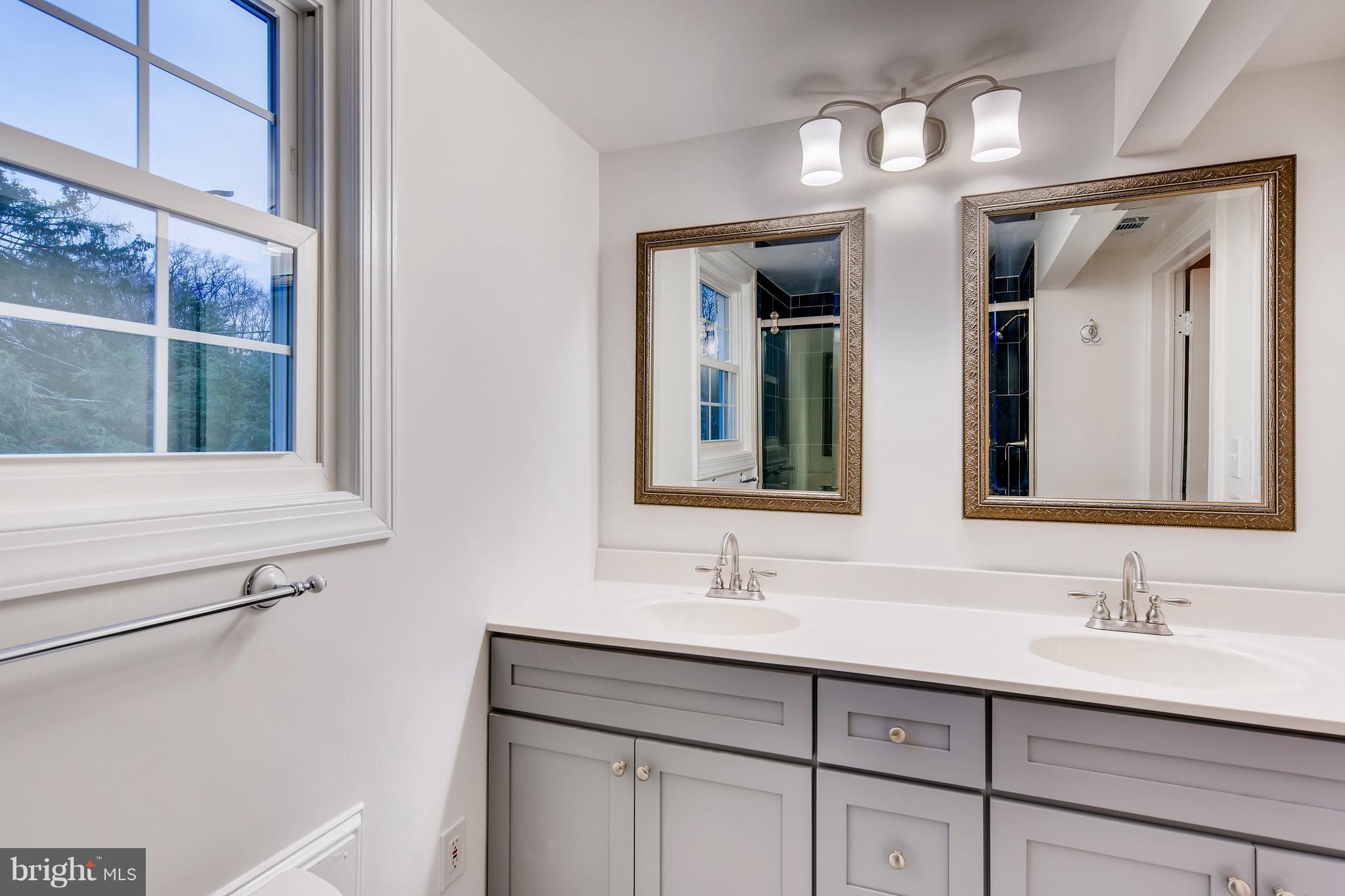 610 Kingston Road Baltimore, MD 21212 - Photo 17 of 33 Renovated Master Bathroom!
