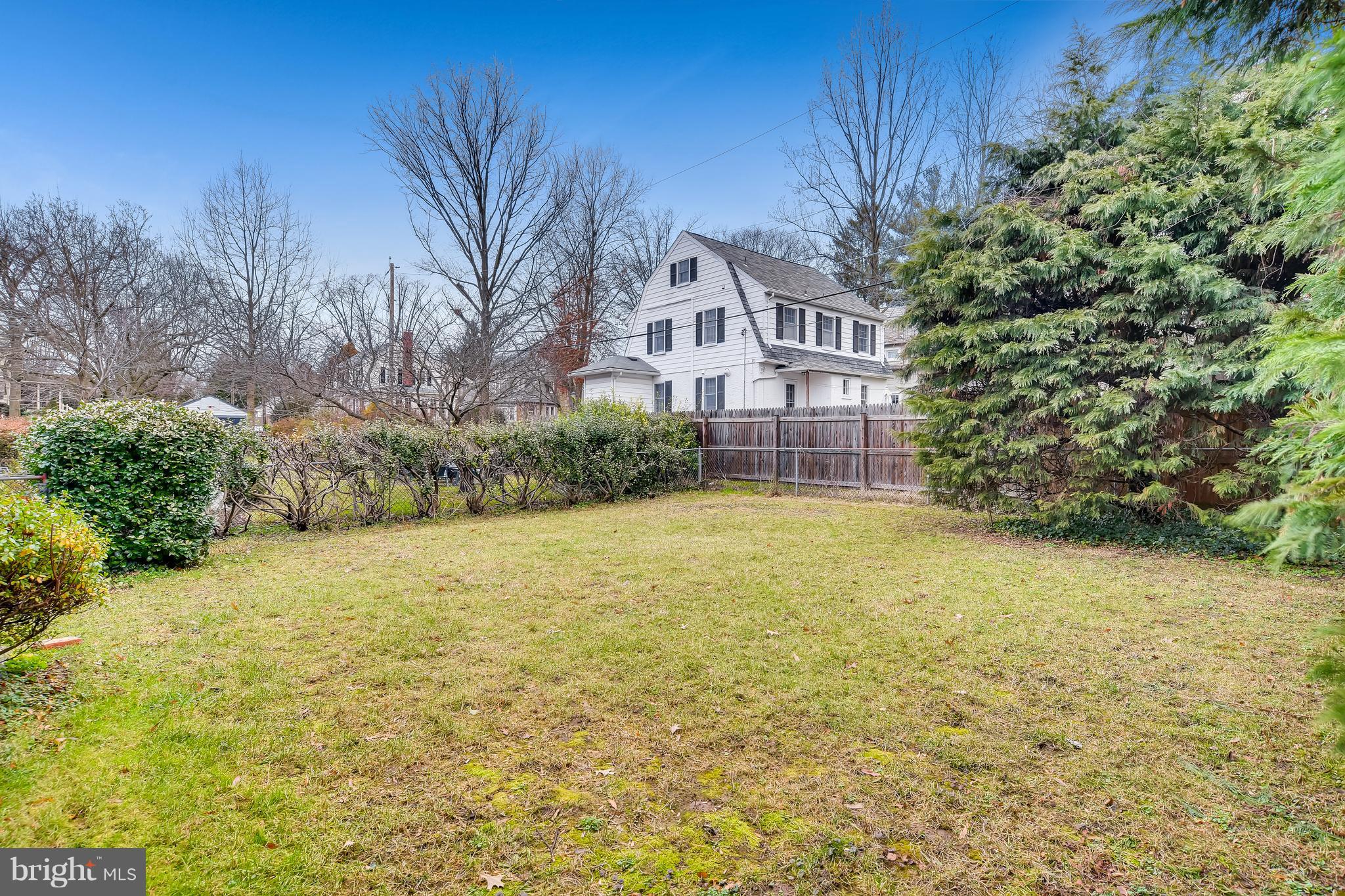 610 Kingston Road Baltimore, MD 21212 - Photo 31 of 33 Perfect yard for entertainment!