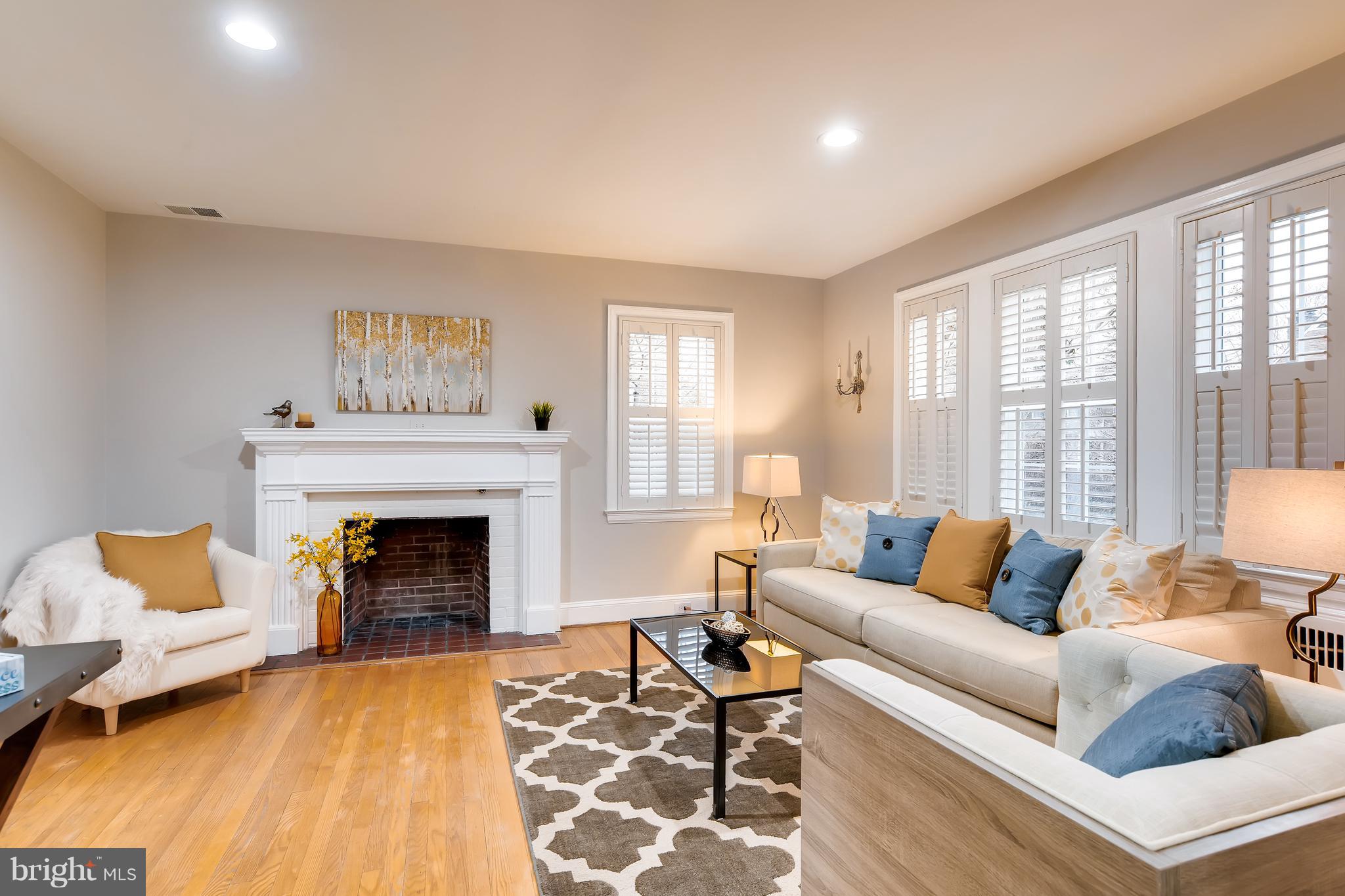 610 Kingston Road Baltimore, MD 21212 - Photo 5 of 33 Living Room w/Fireplace!