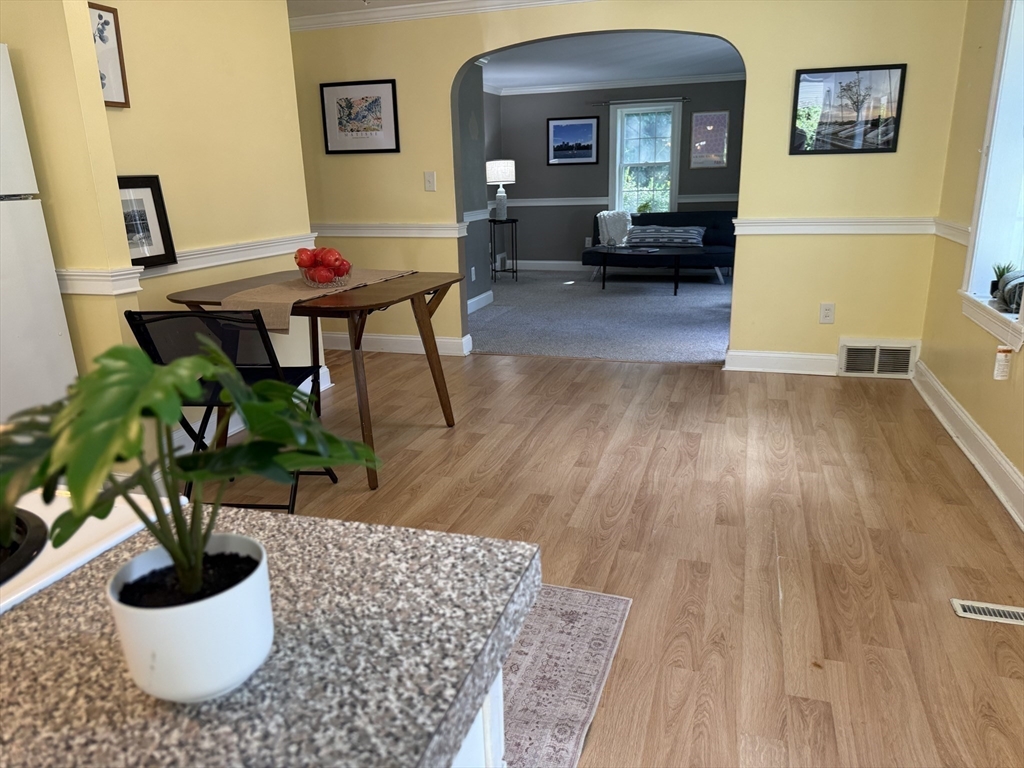 8 Warren Road Auburn, MA 01501 - Photo 6 of 24 Gallery Image 6