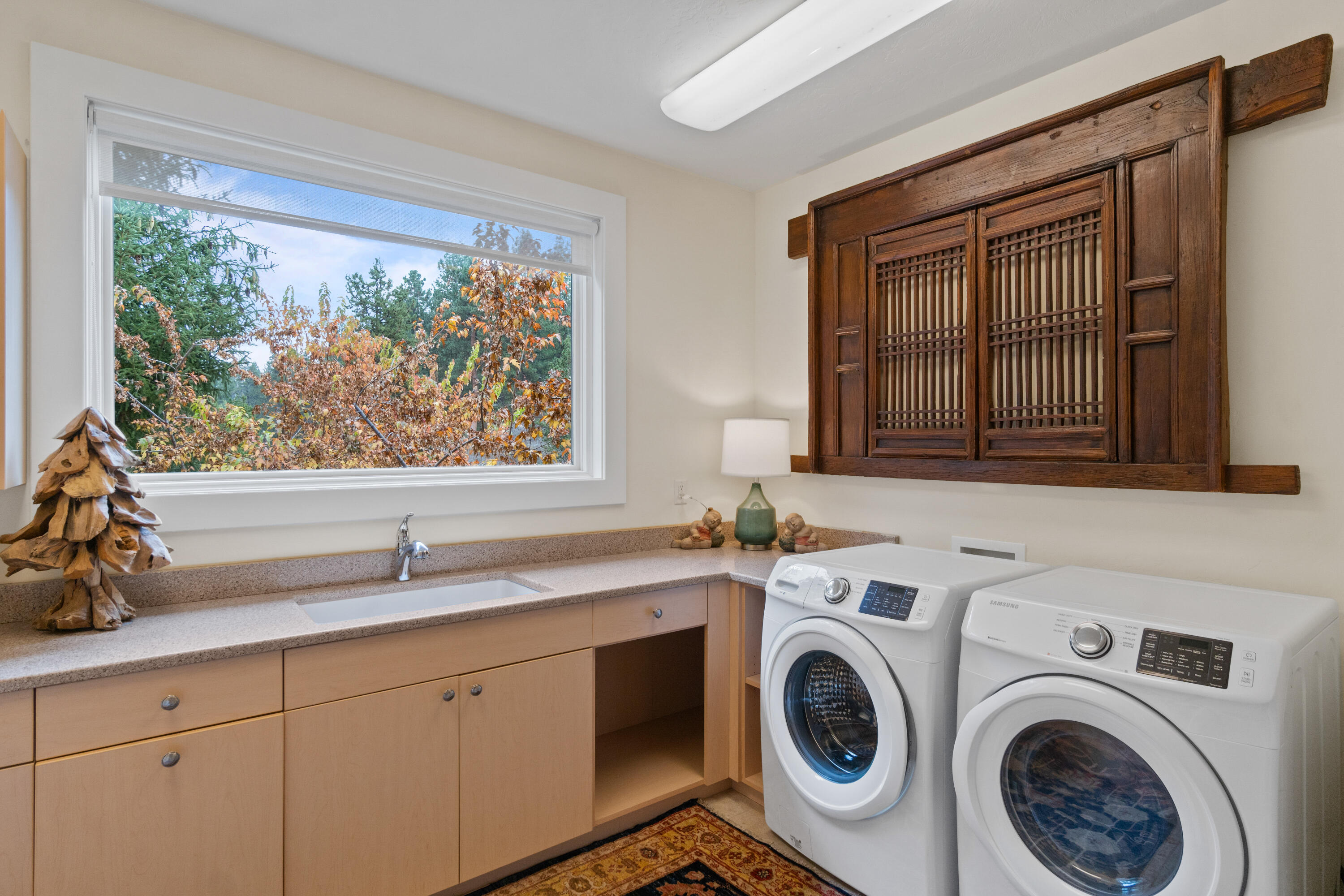 56854 Besson Road Bend, OR 97707 - Photo 28 of 35 Besson Laundry