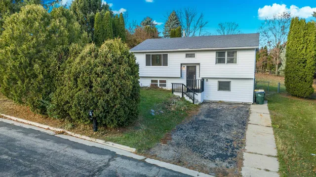 $290,000 | 103 Ruste Road, Barneveld, WI 53507