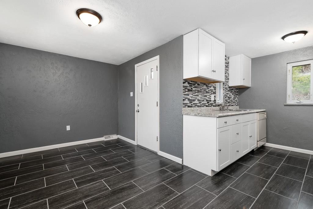 2013 Ridge Road McKeesport, PA 15135 - Photo 5 of 20 Gallery Image 5