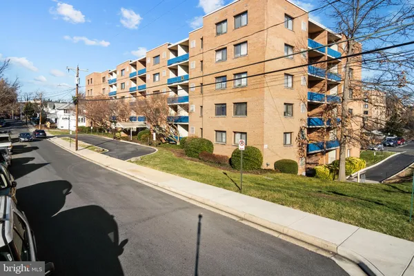 $2,150 | 1931 North Cleveland Street, Unit 213, Arlington, VA 22201