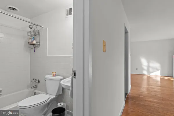 $2,150 | 1931 North Cleveland Street, Unit 213, Arlington, VA 22201