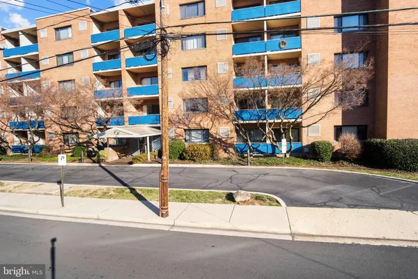 $2,150 | 1931 North Cleveland Street, Unit 213, Arlington, VA 22201