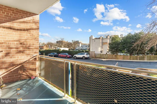 $2,150 | 1931 North Cleveland Street, Unit 213, Arlington, VA 22201
