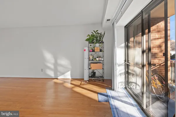 $2,150 | 1931 North Cleveland Street, Unit 213, Arlington, VA 22201