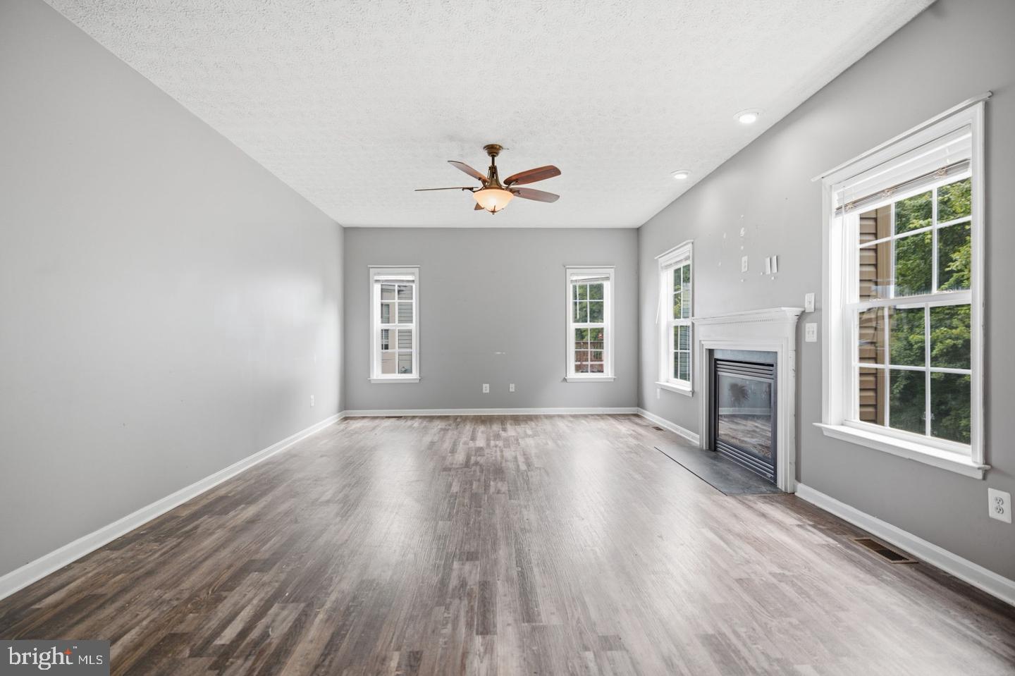 35338 Pheasant Ridge Road Locust Grove, VA 22508 - Photo 16 of 39 Spacious, sunlit living area awaits you.